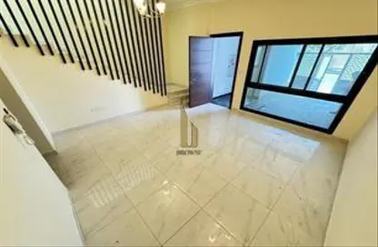 Villa - 5 Bedrooms - 5 Bathrooms for rent in Jumeirah 1 Villas - Jumeirah 1 - Jumeirah - Dubai