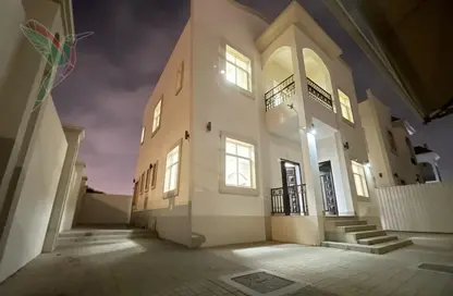 Duplex - 4 Bedrooms - 6 Bathrooms for rent in Al Dafeinah - Asharej - Al Ain