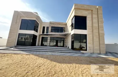 Villa - 4 Bedrooms - 5 Bathrooms for rent in Al Aweer 1 - Al Aweer - Dubai