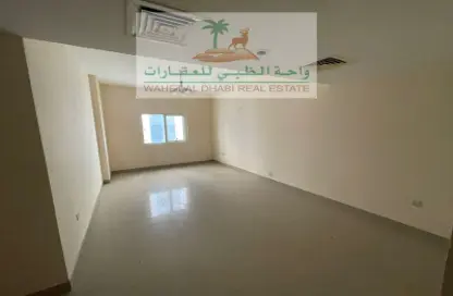 Apartment - 2 Bedrooms - 2 Bathrooms for rent in Al Fardan Centre - Al Majaz 3 - Al Majaz - Sharjah