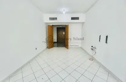 Empty Room image for: Bulk Rent Unit - Studio - 1 Bathroom for rent in Al Khalidiya - Abu Dhabi, Image 1