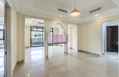 شقة - 2 غرف نوم - 2 حمامات للايجار في بناية الطاير - شارع الشيخ زايد - دبي