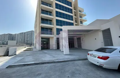 Apartment - 3 Bedrooms - 4 Bathrooms for rent in Al Raha Beach - Abu Dhabi