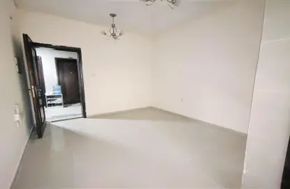 Apartment - 1 Bathroom for rent in Muwaileh 3 Building - Muwaileh - Sharjah