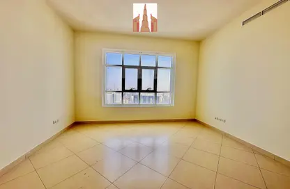 Apartment - 3 Bedrooms - 4 Bathrooms for rent in Al Mamzar Tower - Al Mamzar - Sharjah - Sharjah