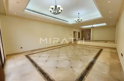 Villa - 4 Bedrooms - 5 Bathrooms for rent in Jumeirah 1 Villas - Jumeirah 1 - Jumeirah - Dubai