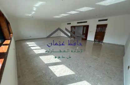 Apartment - 4 Bedrooms - 5 Bathrooms for rent in Hamdan Street - Abu Dhabi