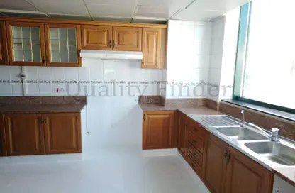 Apartment - 4 Bedrooms - 5 Bathrooms for rent in Hamdan Street - Abu Dhabi