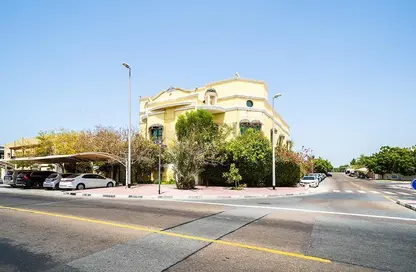 Villa - 7 Bedrooms for rent in Al Garhoud - Dubai