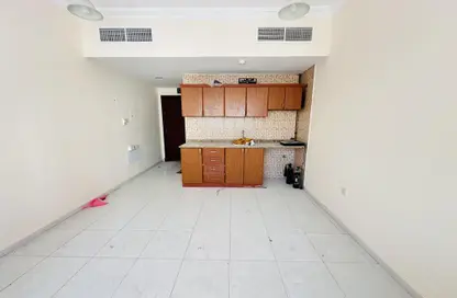 Apartment - 1 Bathroom for rent in Fire Station Road - Muwaileh - Sharjah