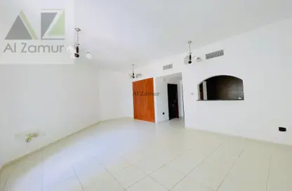 Apartment - Studio - 1 Bathroom for rent in University View - Dubai Silicon Oasis - Dubai