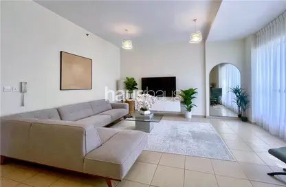 Apartment - 2 Bedrooms - 3 Bathrooms for rent in Rimal 1 - Rimal - Jumeirah Beach Residence - Dubai