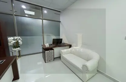 Office Space - Studio - 1 Bathroom for rent in Red Avenue - Al Garhoud - Dubai