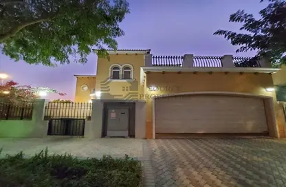 Villa - 5 Bedrooms - 7 Bathrooms for rent in Jumeirah Park - Dubai