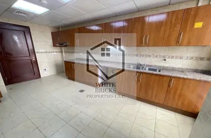 Apartment - 3 Bedrooms - 5 Bathrooms for rent in Khalifa Street - Abu Dhabi