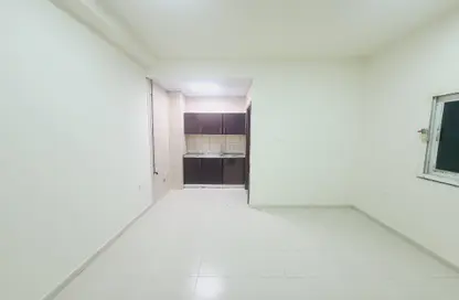 Apartment - 1 Bathroom for rent in Fire Station Road - Muwaileh - Sharjah