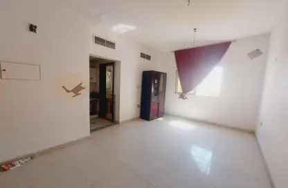 Apartment - 1 Bathroom for rent in Al Butina B - Al Butina - Sharjah