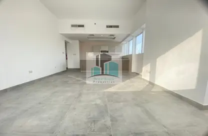 Apartment - 1 Bedroom - 1 Bathroom for rent in Al Salam Tower - Tourist Club Area - Abu Dhabi