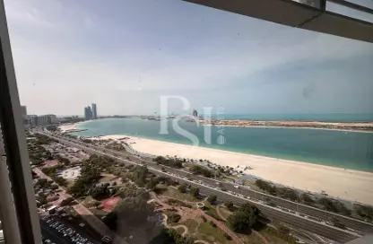 Full Floor - Studio - 1 Bathroom for rent in Landmark Tower - Corniche Road - Abu Dhabi