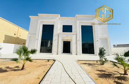 Villa - 3 Bedrooms - 4 Bathrooms for rent in Al Aweer 1 - Al Aweer - Dubai