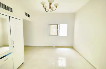 Apartment - 1 Bathroom for rent in Muwaileh 3 Building - Muwaileh - Sharjah