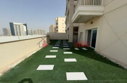 Apartment - 3 Bedrooms - 3 Bathrooms for rent in Mazaya 19 - Queue Point - Dubai Land - Dubai