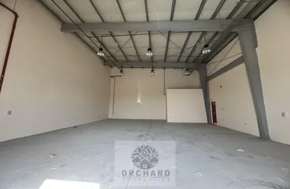 Warehouse - Studio - 2 Bathrooms for rent in Al Sajaa - Sharjah