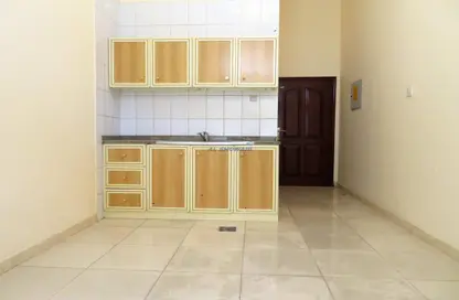 Apartment - Studio - 1 Bathroom for rent in Al Ghubaiba Area - Bur Dubai - Dubai