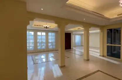 Apartment - 5 Bedrooms - 6 Bathrooms for rent in Al Nahyan Camp - Abu Dhabi