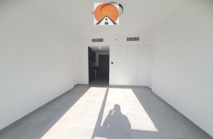 Apartment - 1 Bathroom for rent in Tiraz 3 - Aljada - Sharjah