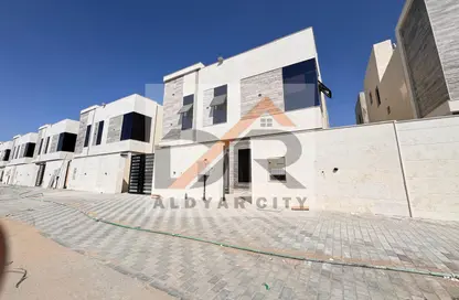 Villa - 5 Bedrooms - 3 Bathrooms for rent in Ajman Corniche Residences - Ajman Corniche Road - Ajman