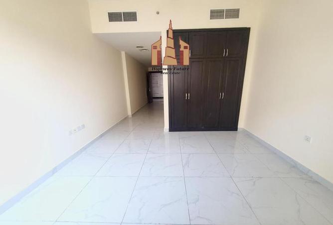 Apartment - 1 Bathroom for rent in Muwailih Building - Muwaileh - Sharjah