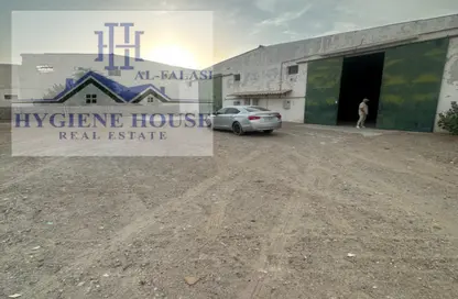 Warehouse - Studio - 4 Bathrooms for rent in Old Industrial Area - Umm Al Quwain