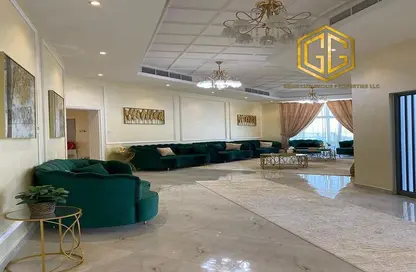 Villa - 4 Bedrooms - 5 Bathrooms for rent in Al Aweer 1 - Al Aweer - Dubai