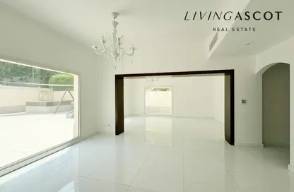 Villa - 4 Bedrooms - 5 Bathrooms for rent in Meadows 4 - Meadows - Dubai