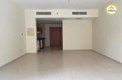 Apartment - 1 Bathroom for rent in Magnolia 1 - Emirates Gardens 2 - Jumeirah Village Circle - Dubai