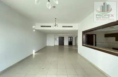 شقة - 3 غرف نوم - 4 حمامات للايجار في فوكو دبي - شارع الشيخ زايد - دبي
