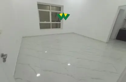 Apartment - 1 Bathroom for rent in Baniyas East - Baniyas - Abu Dhabi