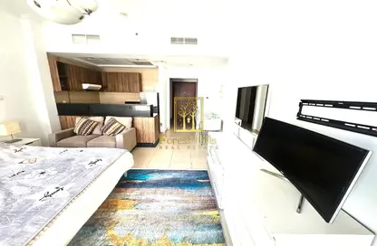 Apartment - 1 Bathroom for rent in Burj Al Nujoom - Downtown Dubai - Dubai