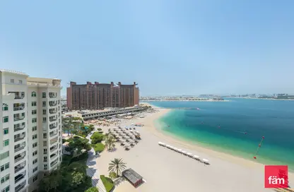 Apartment - 4 Bedrooms - 5 Bathrooms for sale in Al Nabat - Shoreline Apartments - Palm Jumeirah - Dubai