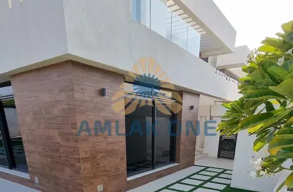 Villa - 5 Bedrooms - 6 Bathrooms for sale in West Yas - Yas Island - Abu Dhabi