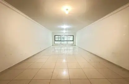 Apartment - 3 Bedrooms - 3 Bathrooms for rent in Al Ahlia tower - Al Khalidiya - Abu Dhabi