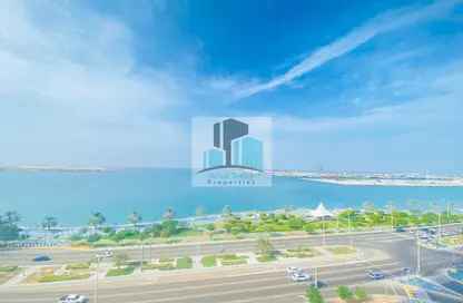 Apartment - 3 Bedrooms - 5 Bathrooms for rent in Al Reef Tower - Corniche Road - Abu Dhabi