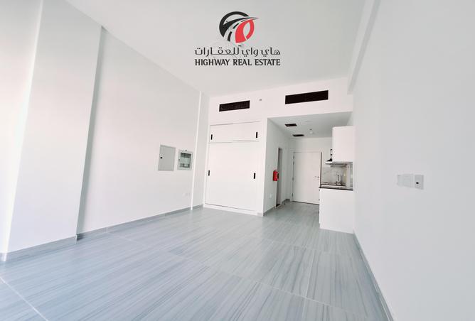 Apartment - 1 Bathroom for rent in Al Warsan 4 - Al Warsan - Dubai