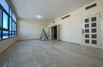 Apartment - 3 Bedrooms - 3 Bathrooms for rent in Al Falah Street - City Downtown - Abu Dhabi