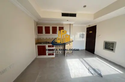 Apartment - 1 Bathroom for rent in Muwaileh Commercial - Sharjah