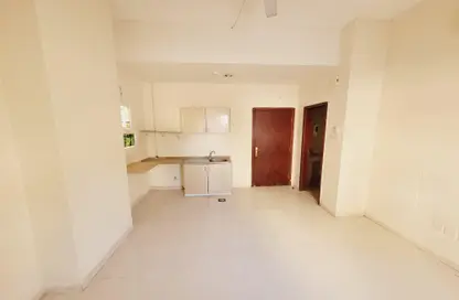 Apartment - 1 Bathroom for rent in Fire Station Road - Muwaileh - Sharjah