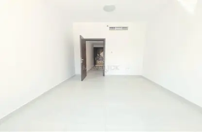 Apartment - 1 Bedroom - 2 Bathrooms for rent in Al Mamzar Plaza - Al Taawun Street - Al Taawun - Sharjah