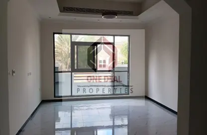 Compound - 4 Bedrooms - 6 Bathrooms for rent in Al Markhaniya - Al Ain