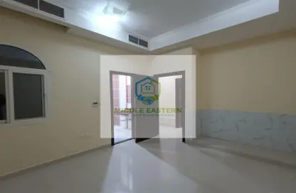شقة - 2 غرف نوم - 2 حمامات للايجار في منطقة المحاربة - الكرامة - أبوظبي
